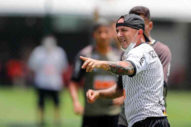 Sampaoli, zagueiro e sete profissionais do Atlético testam positivo para a Covid-19