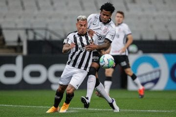 Meia do Palmeiras detona arbitragem de Corinthians x Atlético por pênalti não marcado