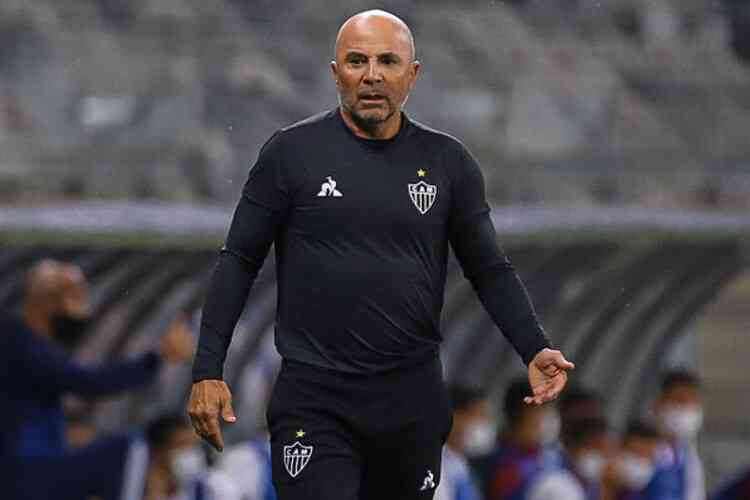 Com 12 desfalques, Sampaoli escala Atlético com jovem da base entre os titulares; veja o time
