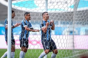 Com 2 de Diego Souza, Grêmio bate Cuiabá de novo e vai à semi da Copa do Brasil