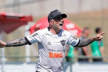 Mesmo de casa, Sampaoli planeja treinos e toma as decisões no Atlético