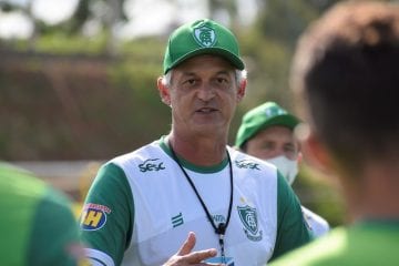 Lisca tem proposta da China, mas promete ficar no América até fim da temporada