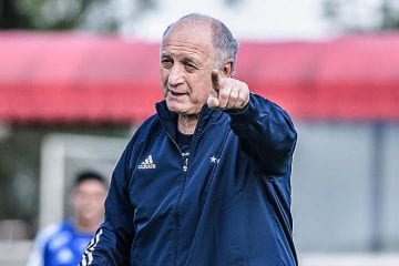 Felipão, do Cruzeiro, celebra indicação ao prêmio de melhor técnico do século e espera ficar entre os mais votados