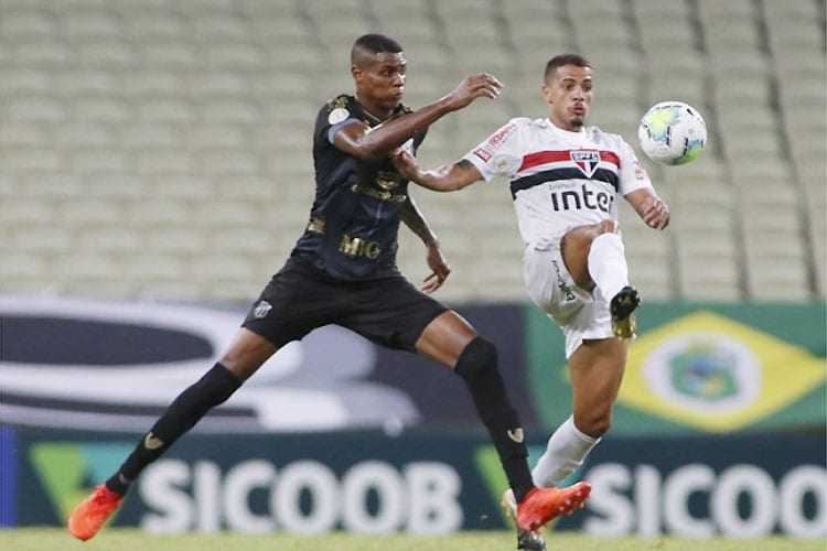 Em jogo com confusão do VAR, São Paulo empata com Ceará no Castelão