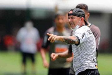 Após COVID-19, Sampaoli e comissão técnica do Atlético voltam a trabalhar na Cidade do Galo