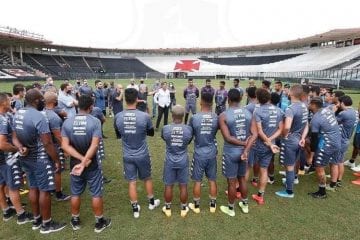 Sem Cano, Vasco mira desencantar em São Januário em duelo contra Ceará