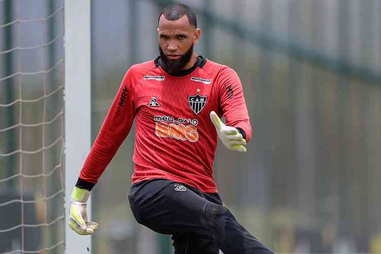 Recuperados de COVID-19, Everson e Jair retomam atividades no Atlético