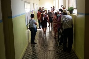 Filas longas na Escola Municipal Coronel José Batista