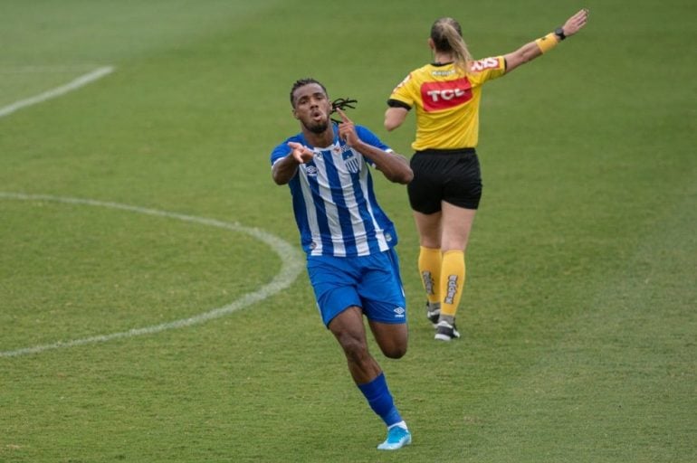 Itabirano comenta sobre fase artilheira jogando pelo Avaí-SC