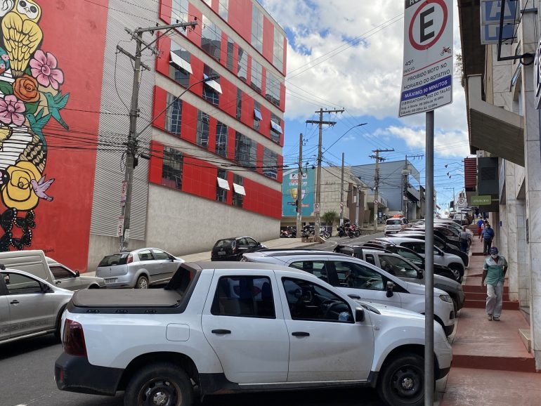 Pare Azul: entenda as regras do estacionamento rotativo em Itabira