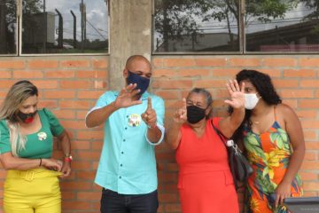 Acompanhado de familiares, Luiz Carlos vota em Monlevade