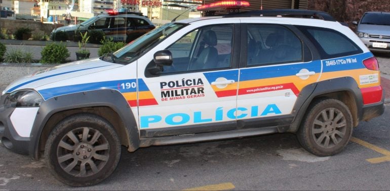 Homem assalta supermercado, joga funcionário no chão e rouba mais de R$3 mil em Monlevade