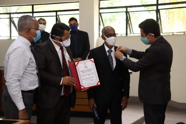 João Izael recebe homenagem na Câmara de Itabira