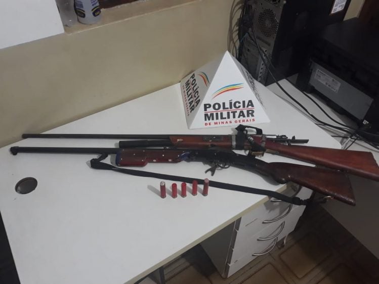 PM apreende duas espingardas na zona rural de Ferros