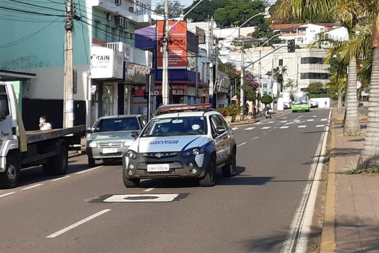 Monza é furtado após ser estacionado na rua Dona Modestina
