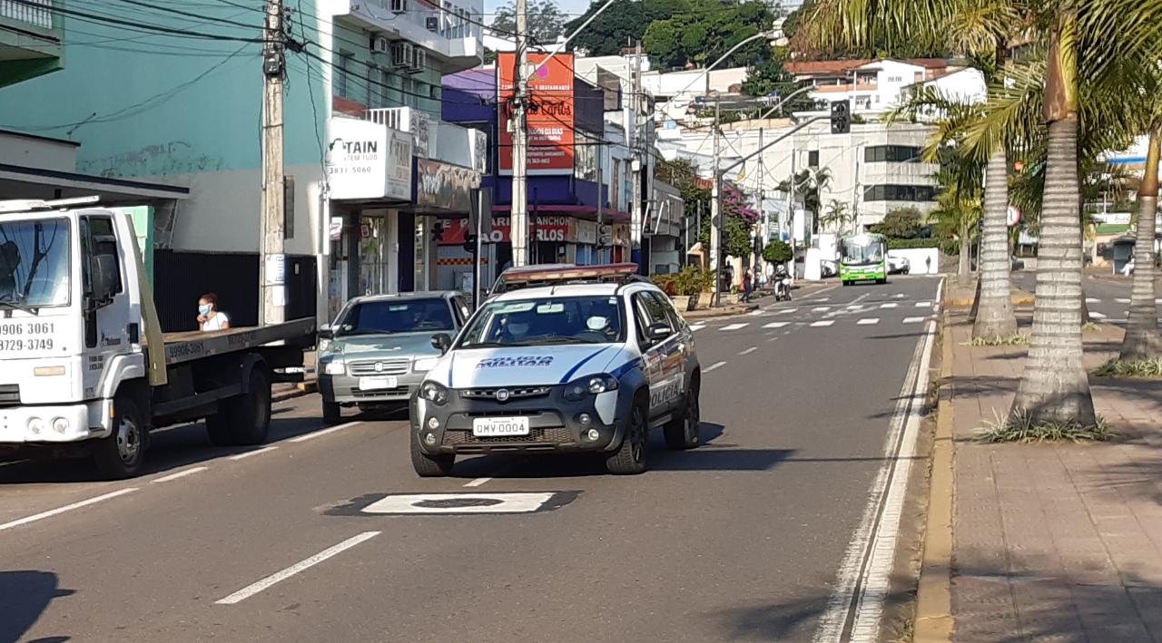 Monza é furtado após ser estacionado na rua Dona Modestina