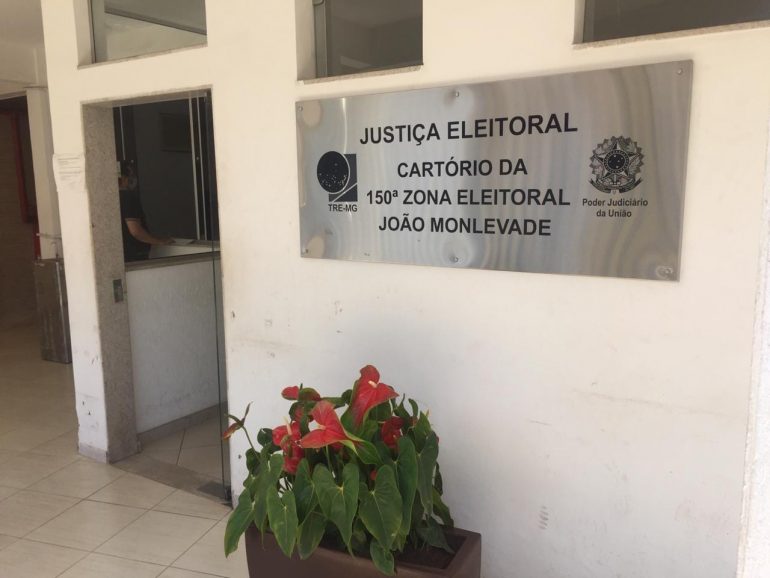Carros de som com propagandas eleitorais devem respeitar distância de estabelecimentos