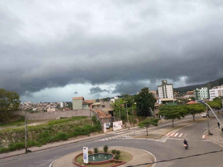Inmet alerta pra chuva de granizo e risco de queda de energia em Itabira