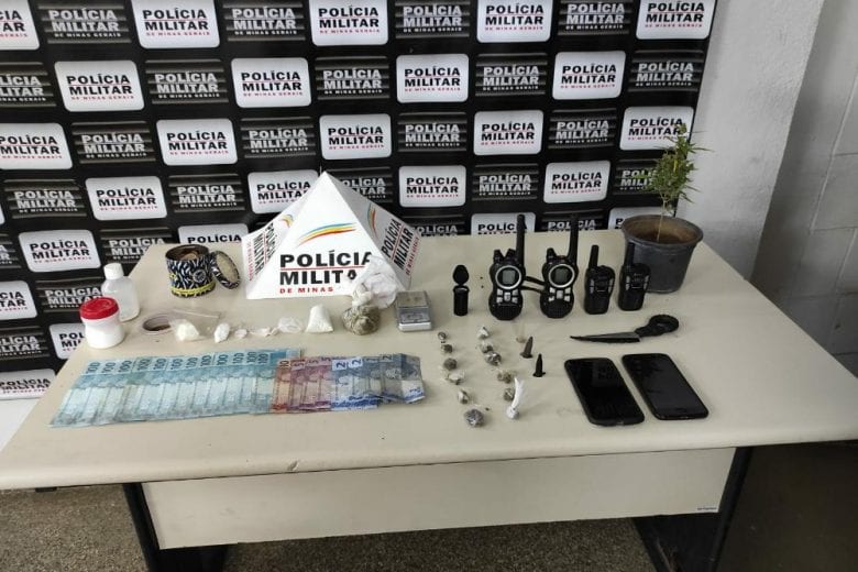 Polícia Militar prende irmãos por tráfico de drogas em Monlevade