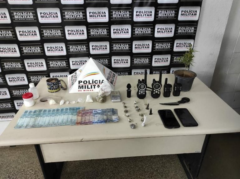 Polícia Militar prende irmãos por tráfico de drogas em Monlevade