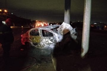 Motorista morre carbonizado após colidir contra um poste na MG-010