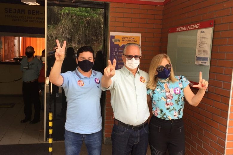 Em João Monlevade, Laércio Ribeiro comparece às urnas para votação