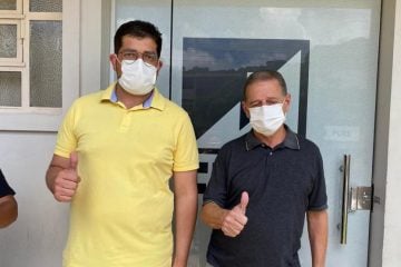 Candidato à reeleição, Ronaldo Magalhães vota em Itabira