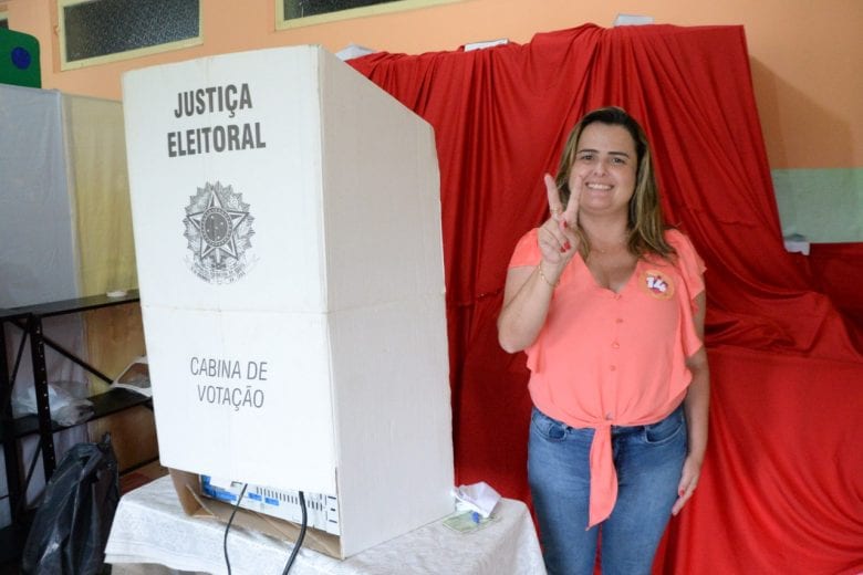 Candidata à prefeitura de São Gonçalo, Luciana Bicalho confirma voto