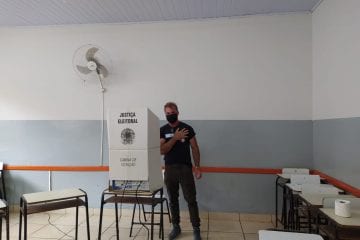 Candidato à reeleição, Décio Santos vota em Barão de Cocais