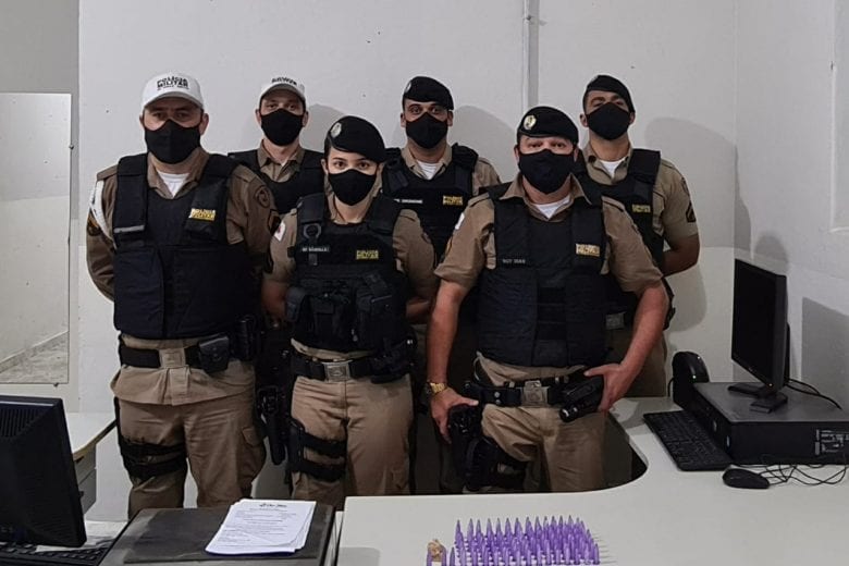 Polícia Rodoviária apreende quase cem pinos de cocaína em São Domingos do Prata