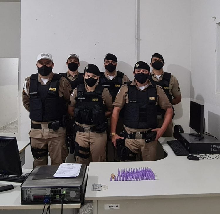 Polícia Rodoviária apreende quase cem pinos de cocaína em São Domingos do Prata