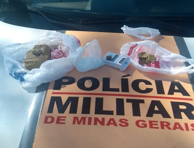 Polícia Rodoviária apreende drogas e detém mulher por tráfico na MG-434