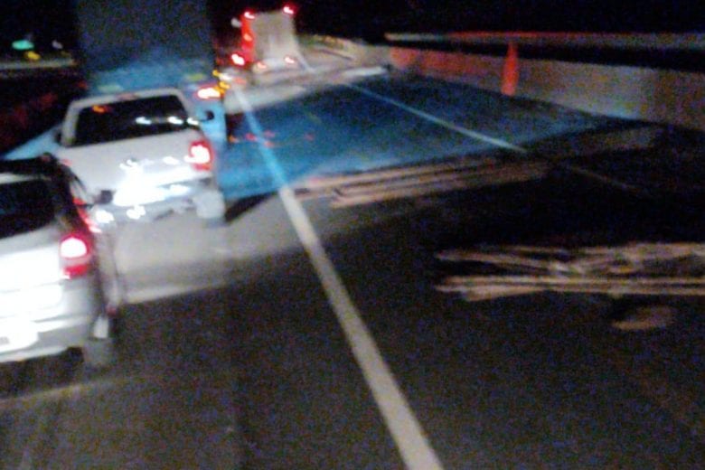 Atenção motoristas: em meio à chuva, carreta bate em ponte na BR-381 em Caeté