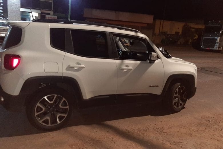 Dupla suspeita de tráfico é presa transportando 20 barras de crack