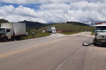 Caminhões batem de frente próximo a ETE em Itabira