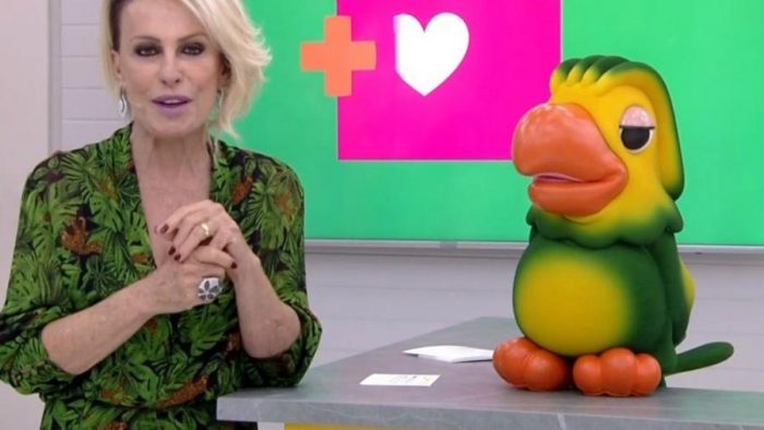Ana Maria Braga participa de missa de 7º dia de Tom Veiga