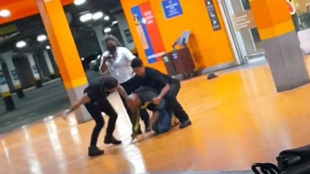 Homem negro é agredido e morto em frente a Carrefour de Porto Alegre