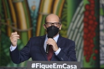 Diretor do Instituto Butantan diz que óbito de voluntário não tem relação com a vacina