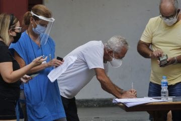 Paes e Crivella vão em busca de 3,3 milhões de eleitores no Rio