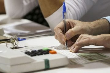 TRE-MG recomenda que os eleitores levem suas próprias canetas ao votarem