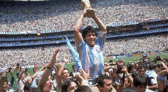 Cinco momentos marcantes da carreira de Maradona