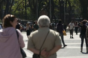 Especialistas alertam sobre saques em cartões de crédito consignados