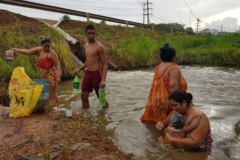 Apagão no Amapá deixa população sem água, alimento e hospitais lotados