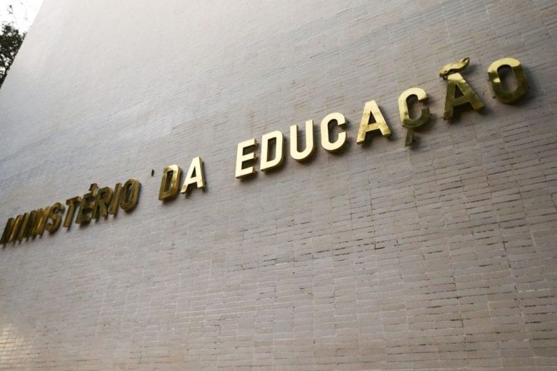 MEC abre novas vagas em curso online para professor de alfabetização