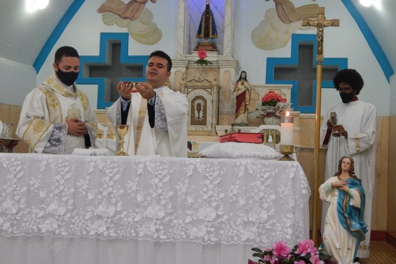 Cada uma à sua maneira, igrejas itabiranas celebram o ano novo
