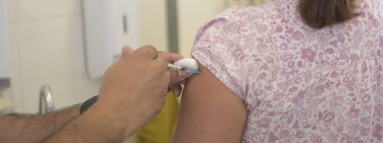Prefeitura de João Monlevade vacina contra gripe (Influenza) no feriado