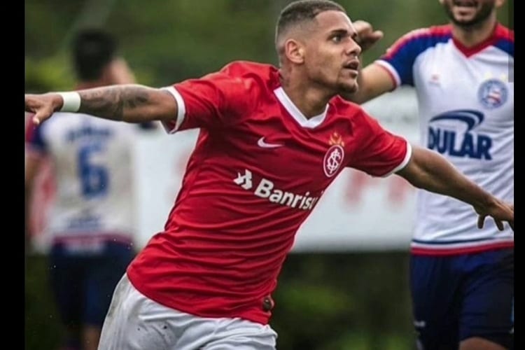 Atacante sub-20 do Inter aparece em vídeo sugerindo ter dopado mulher em festa