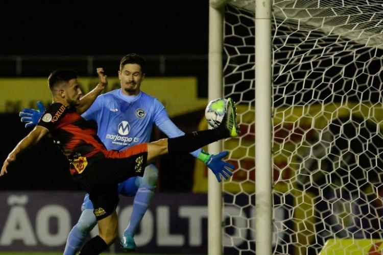 Com Sport há um mês sem vencer, Leandro Barcia afirma que está faltando alguma coisa a mais