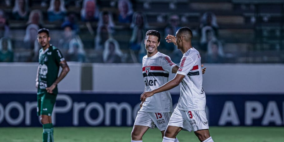 São Paulo vence lanterna Goiás, ultrapassa Atlético e assume a liderança do Brasileirão