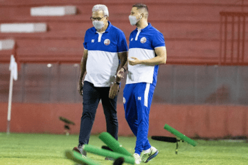 Hélio dos Anjos credita derrota do Náutico ao 1º gol tomado: ‘campo não dava condições’
